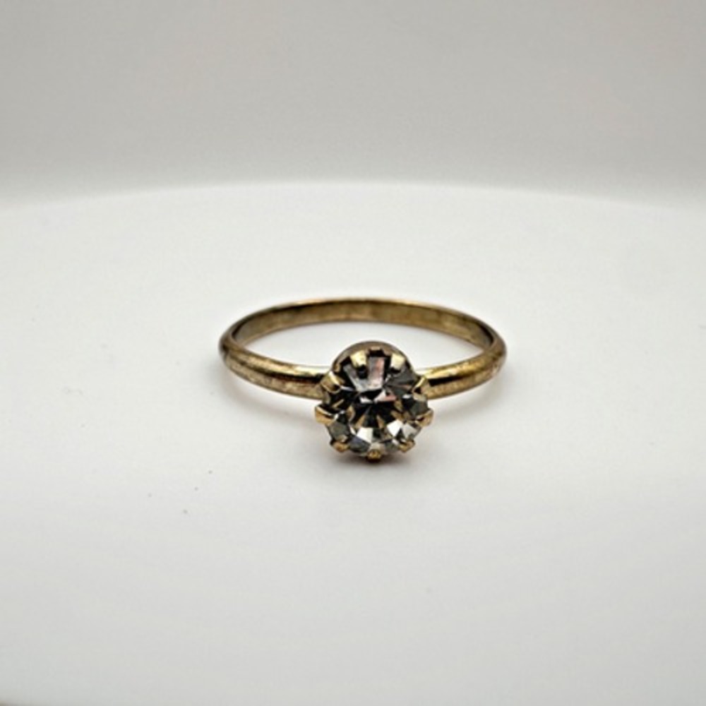 Vintage Y2K Solitaire Round Clear Crystal Ring Gold Tone Women's Jewelry